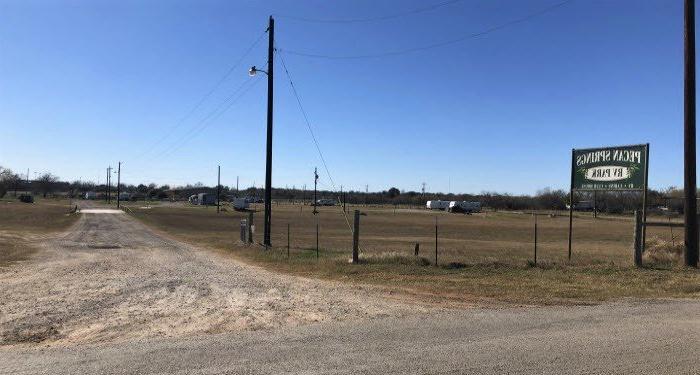 1956 Sutherland Springs Rd. Floresville, TX 78114 - Property Image